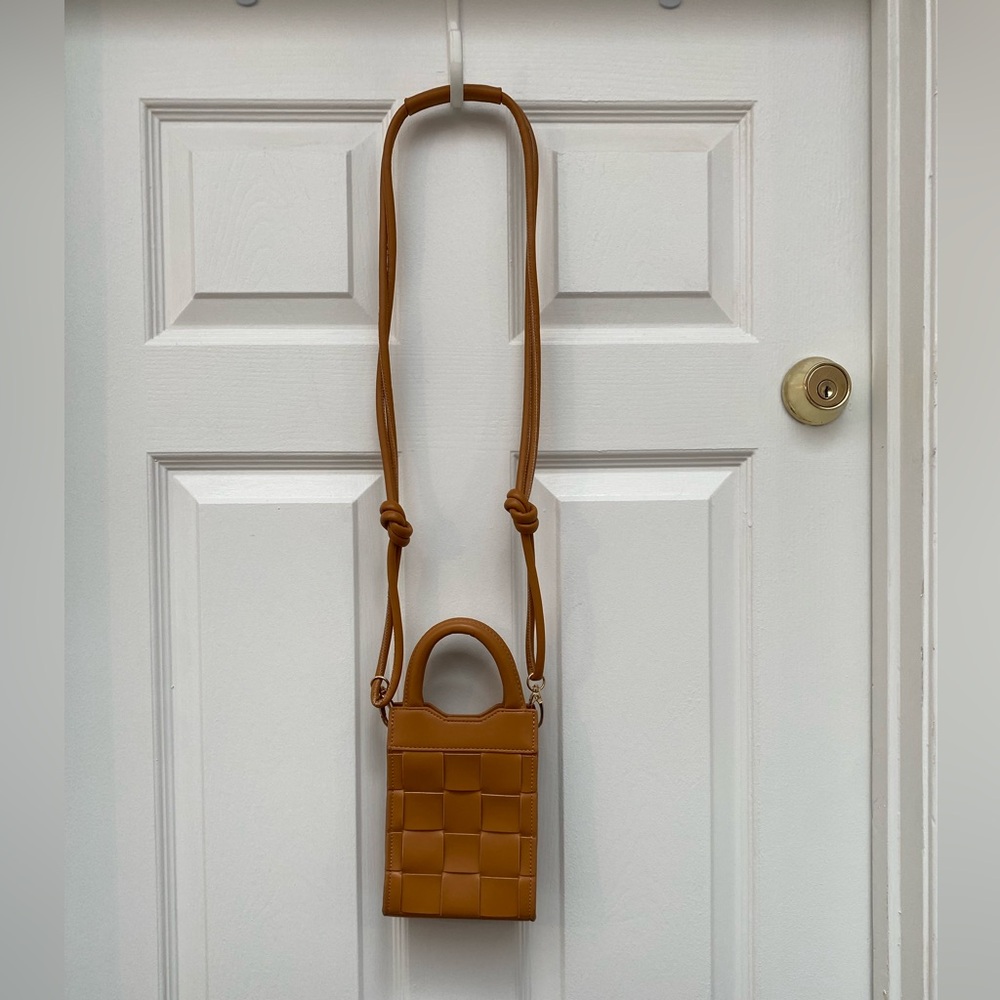 Elegant Tan Woven Crossbody Bag